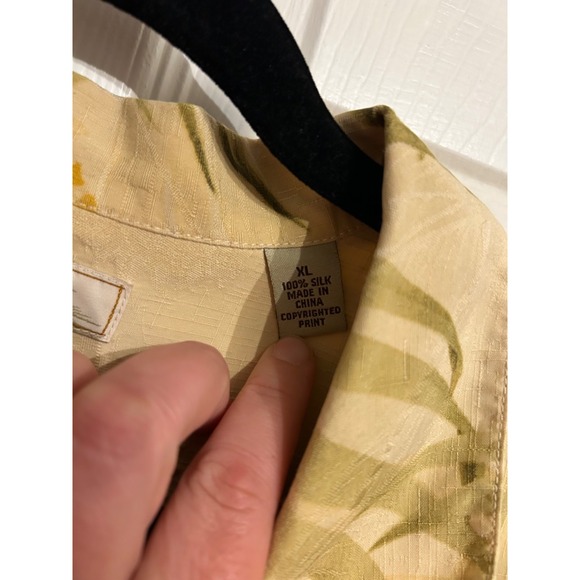Tommy Bahama Men's XL Silk Tropical Hawaiian Yellow Green Floral Button Up Shirt - Picture 5 of 10
